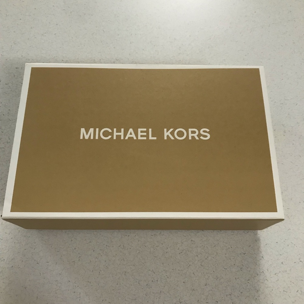 Michael Kors Women’s Sunglasses NEW w/ Box, Case, Ppwk, Towel Engraved MK - Picture 2 of 11